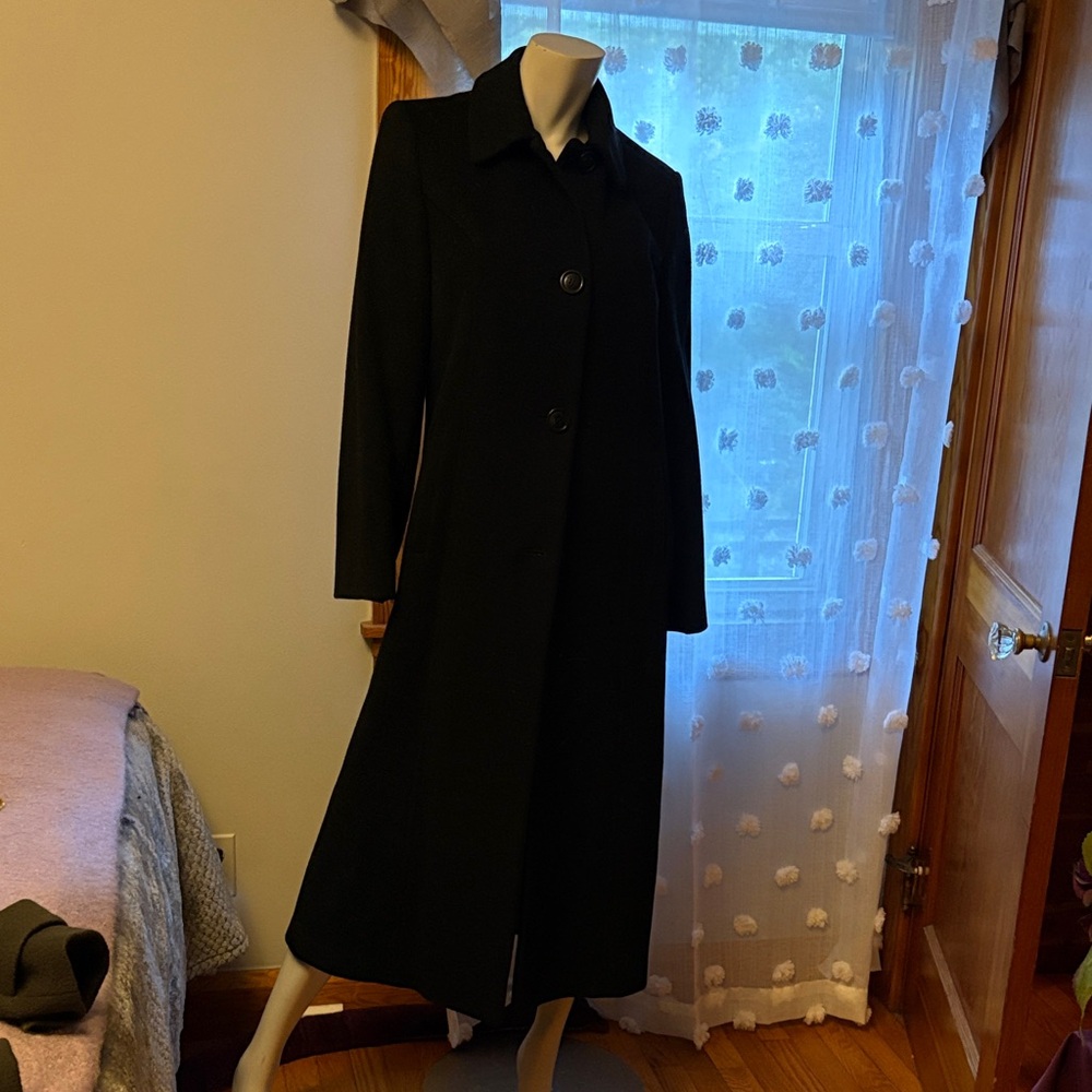 Liz Claiborne Classic Black 100% lambswool winter Coat